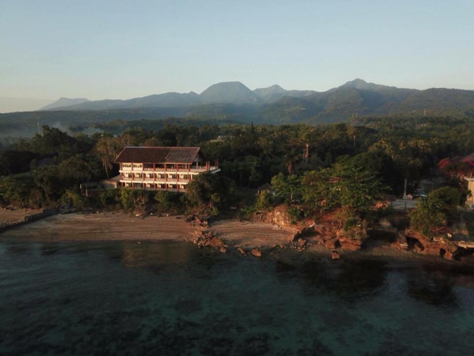 Wuthering Heights Bed & Breakfast By The Sea Dumaguete City Exterior photo