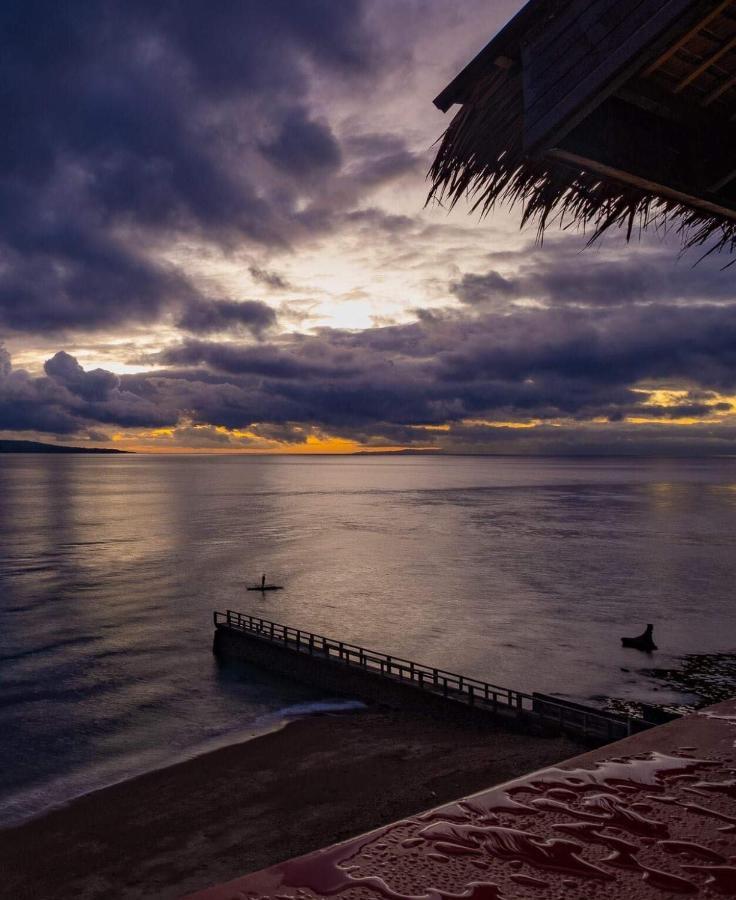 Wuthering Heights Bed & Breakfast By The Sea Dumaguete City Exterior photo