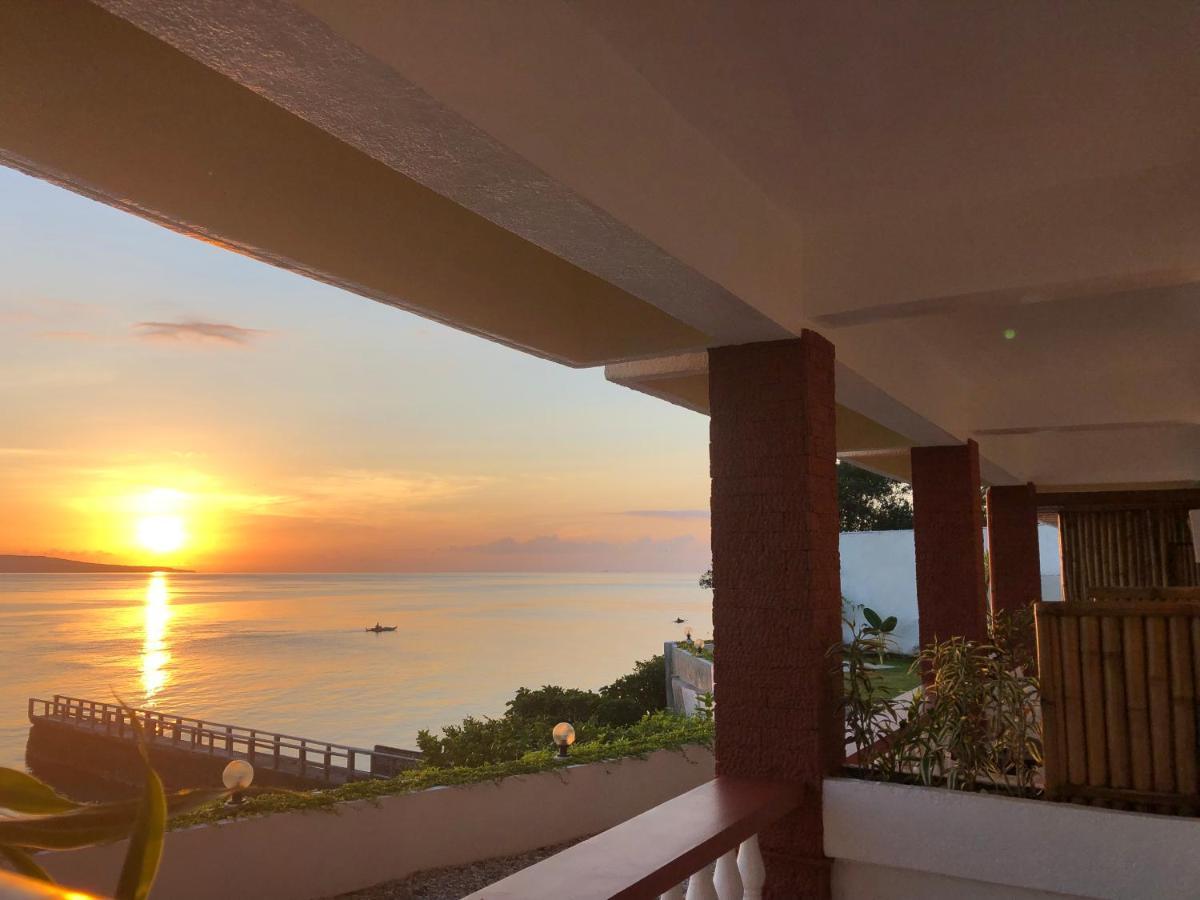 Wuthering Heights Bed & Breakfast By The Sea Dumaguete City Exterior photo