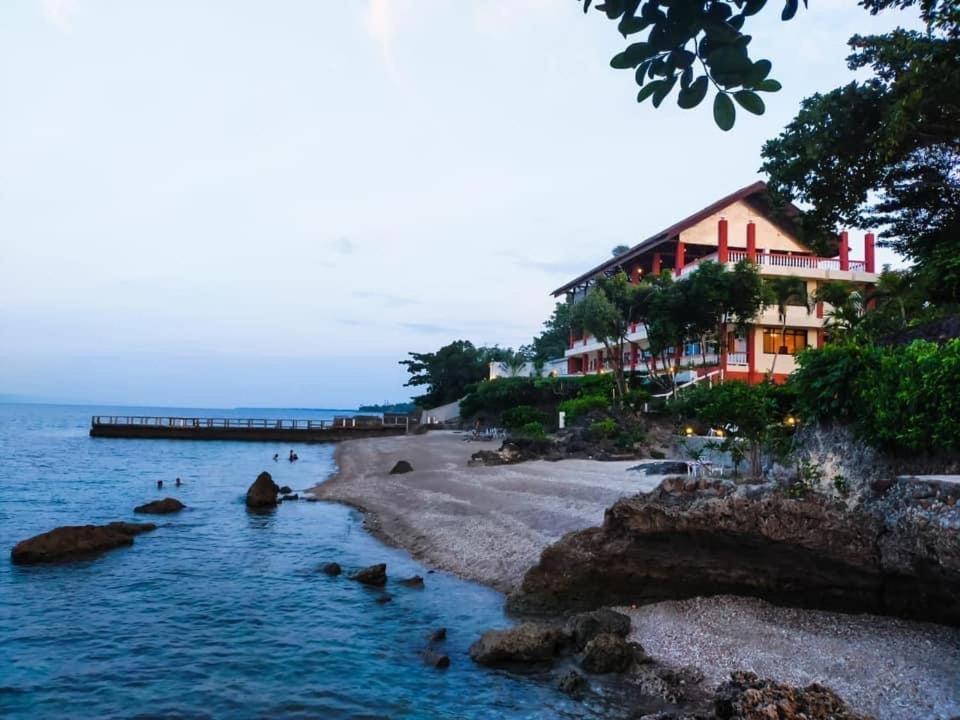 Wuthering Heights Bed & Breakfast By The Sea Dumaguete City Exterior photo