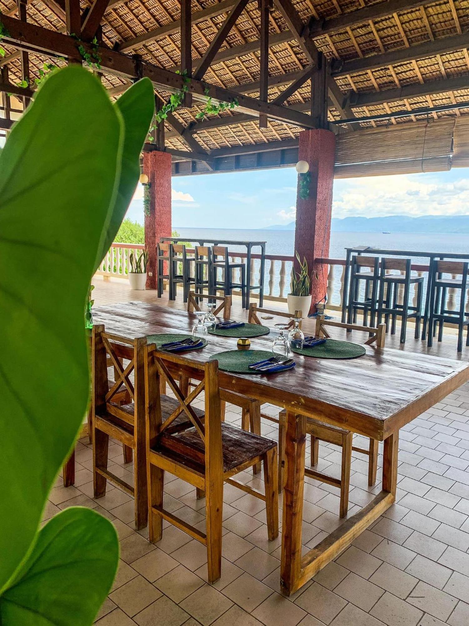 Wuthering Heights Bed & Breakfast By The Sea Dumaguete City Exterior photo