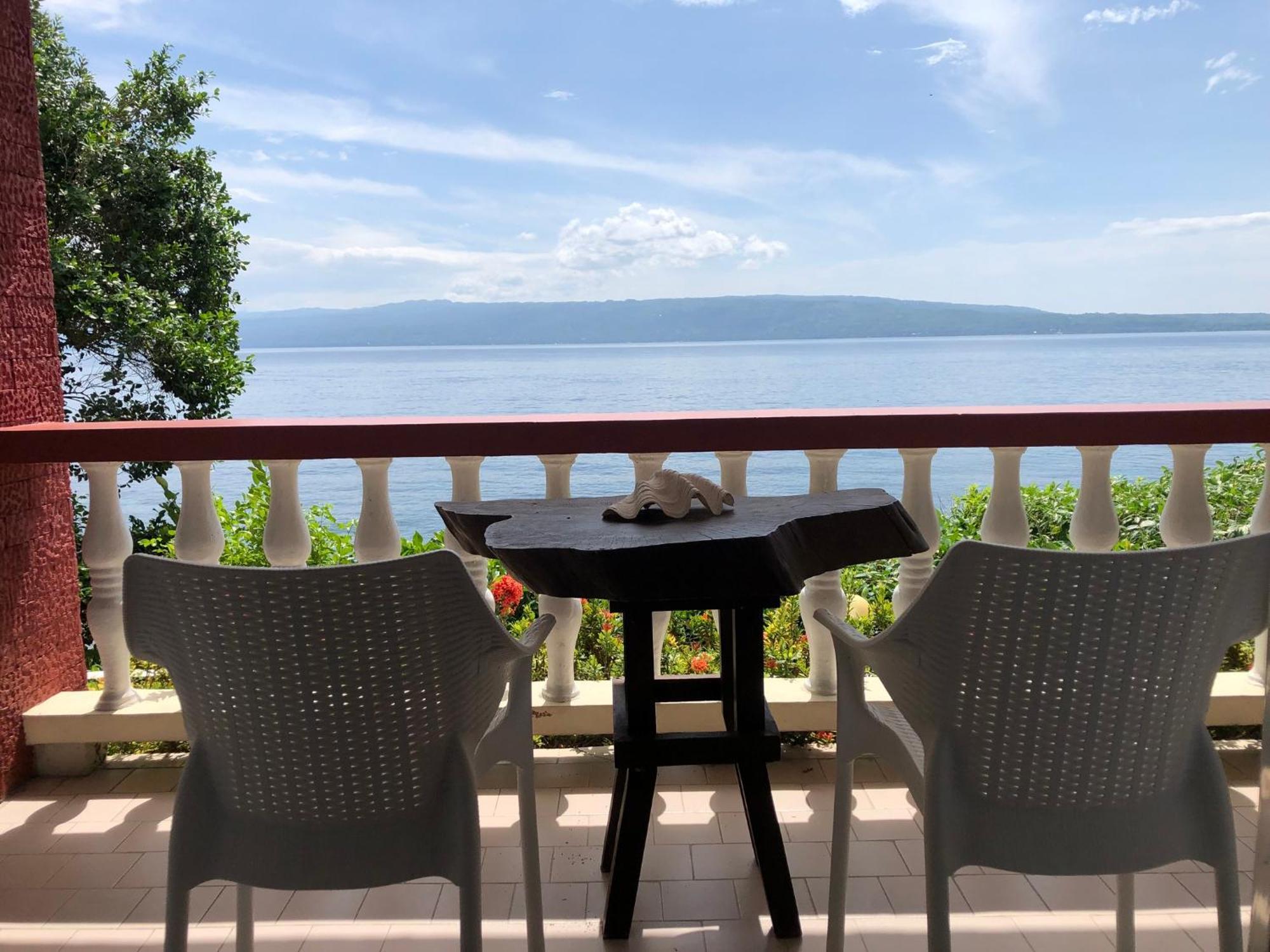 Wuthering Heights Bed & Breakfast By The Sea Dumaguete City Exterior photo