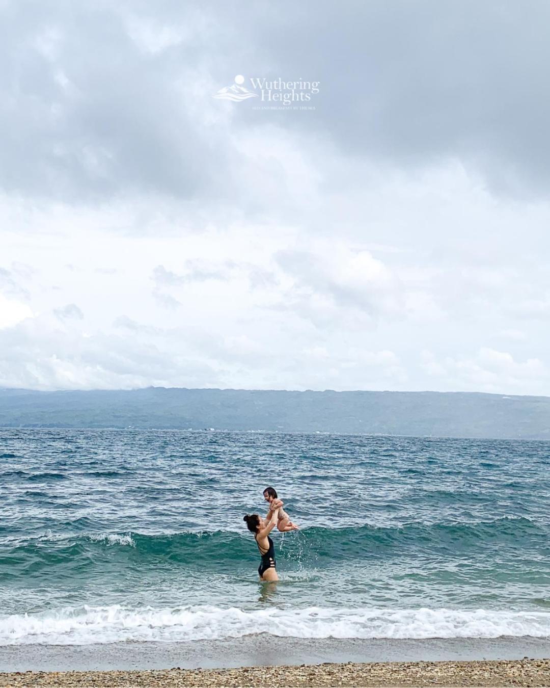 Wuthering Heights Bed & Breakfast By The Sea Dumaguete City Exterior photo