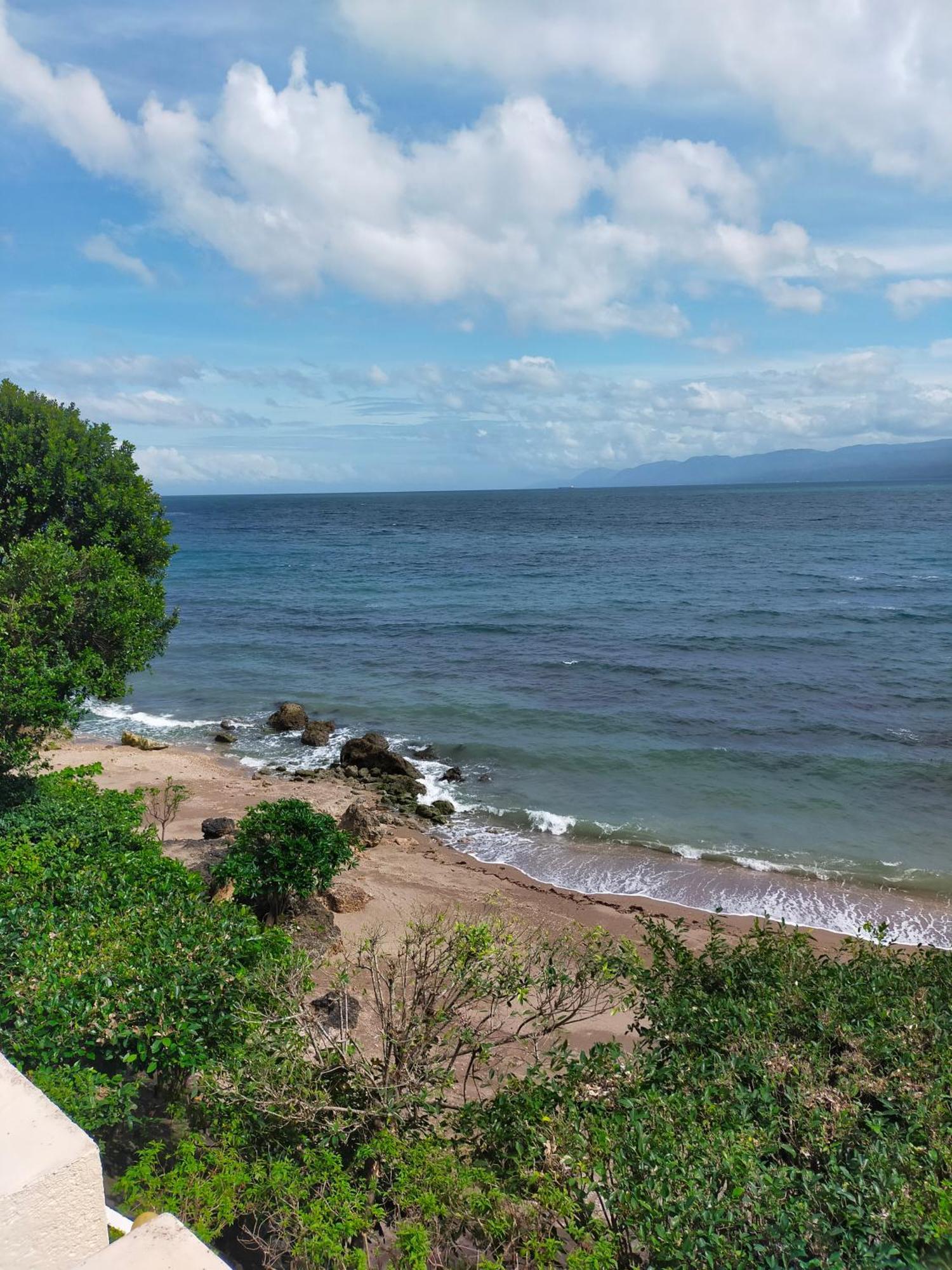 Wuthering Heights Bed & Breakfast By The Sea Dumaguete City Exterior photo