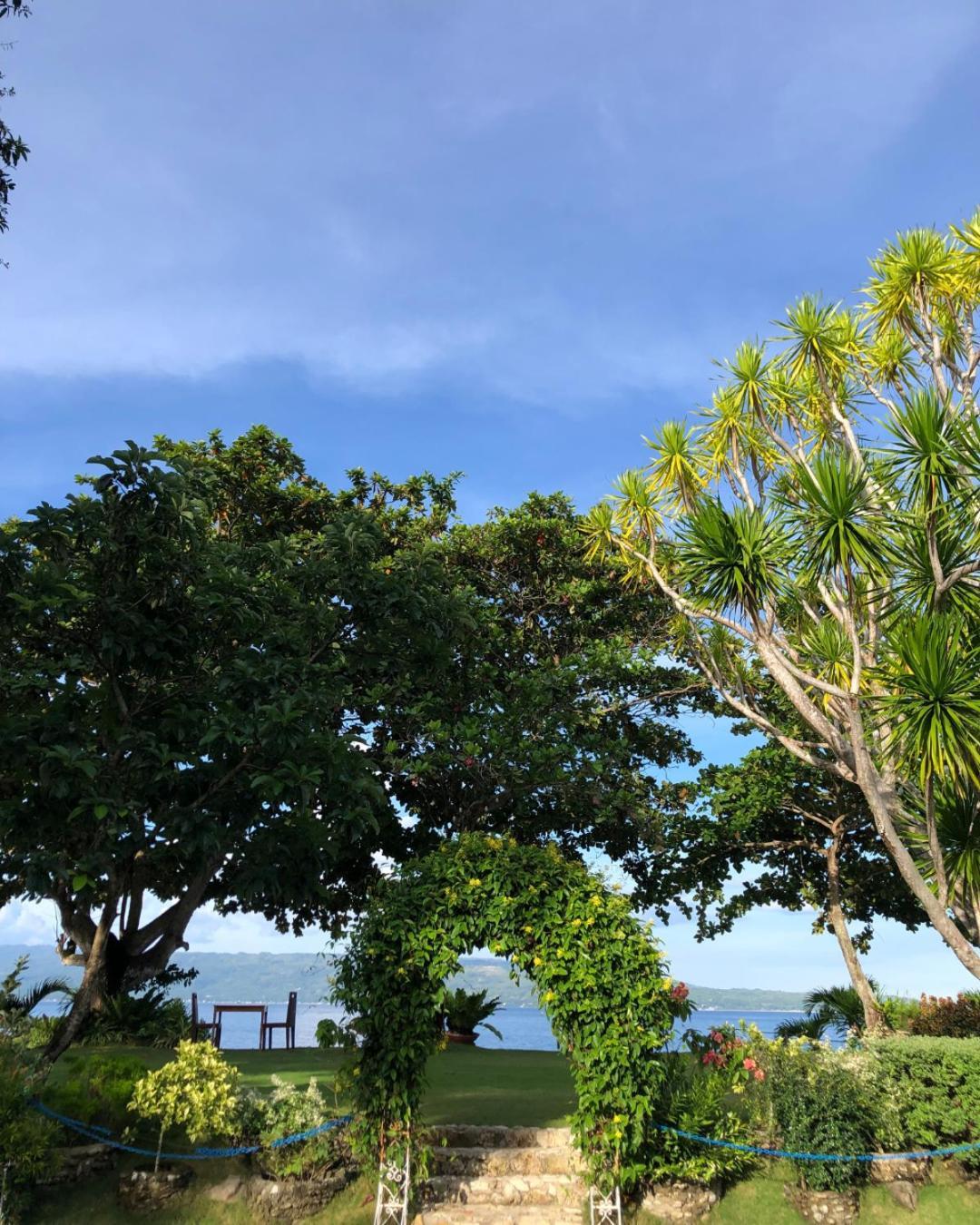 Wuthering Heights Bed & Breakfast By The Sea Dumaguete City Exterior photo